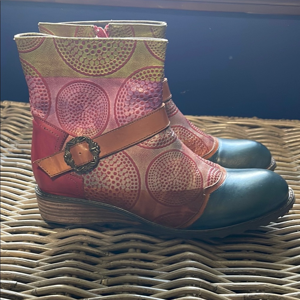L'Artiste Pink Red Colorblock Textured Ankle Boots Chunky Heel size 42